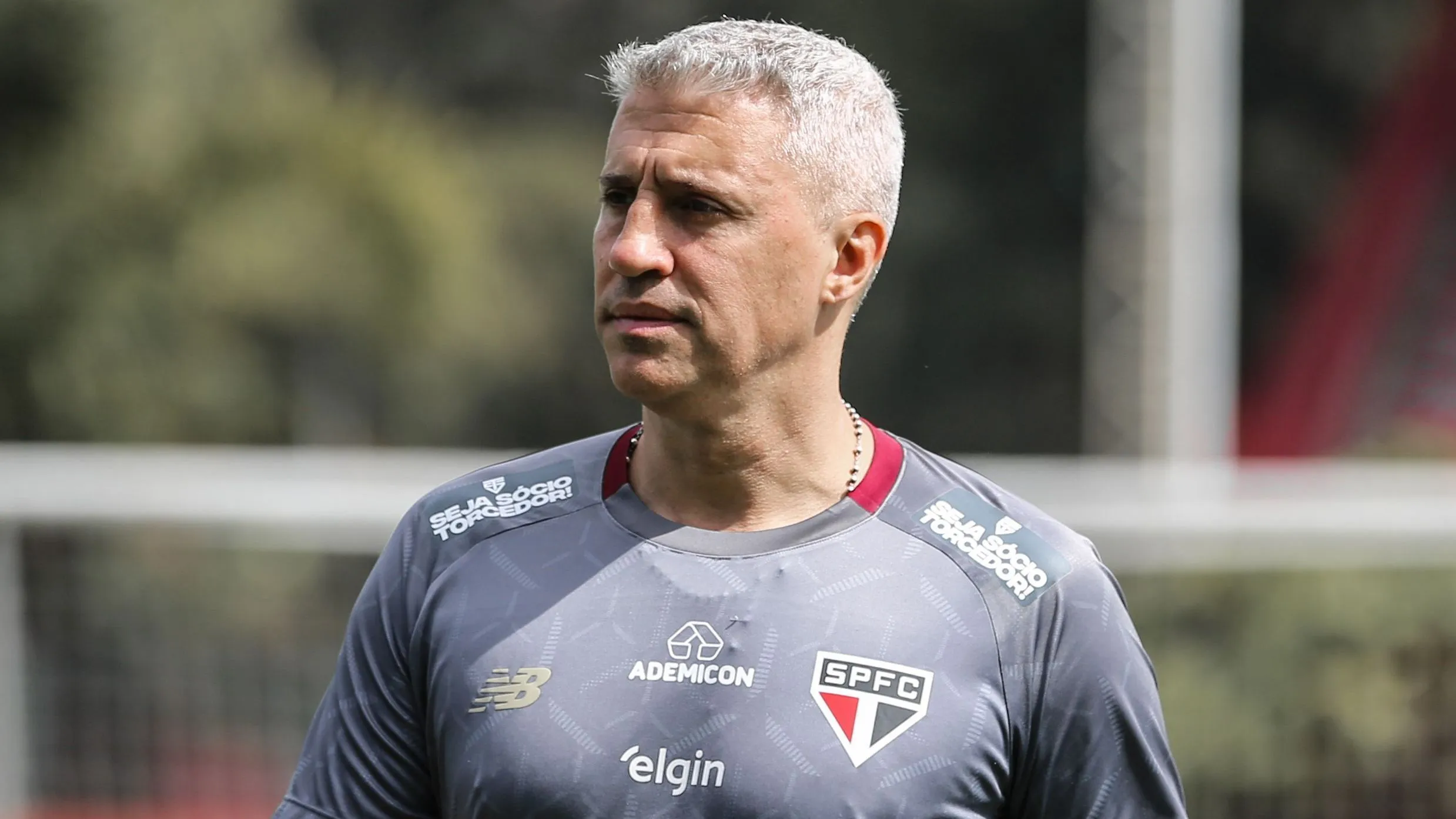 São Paulo busca reabilitação no Brasileirão contra o Vitória após eliminação na Copa do Brasil