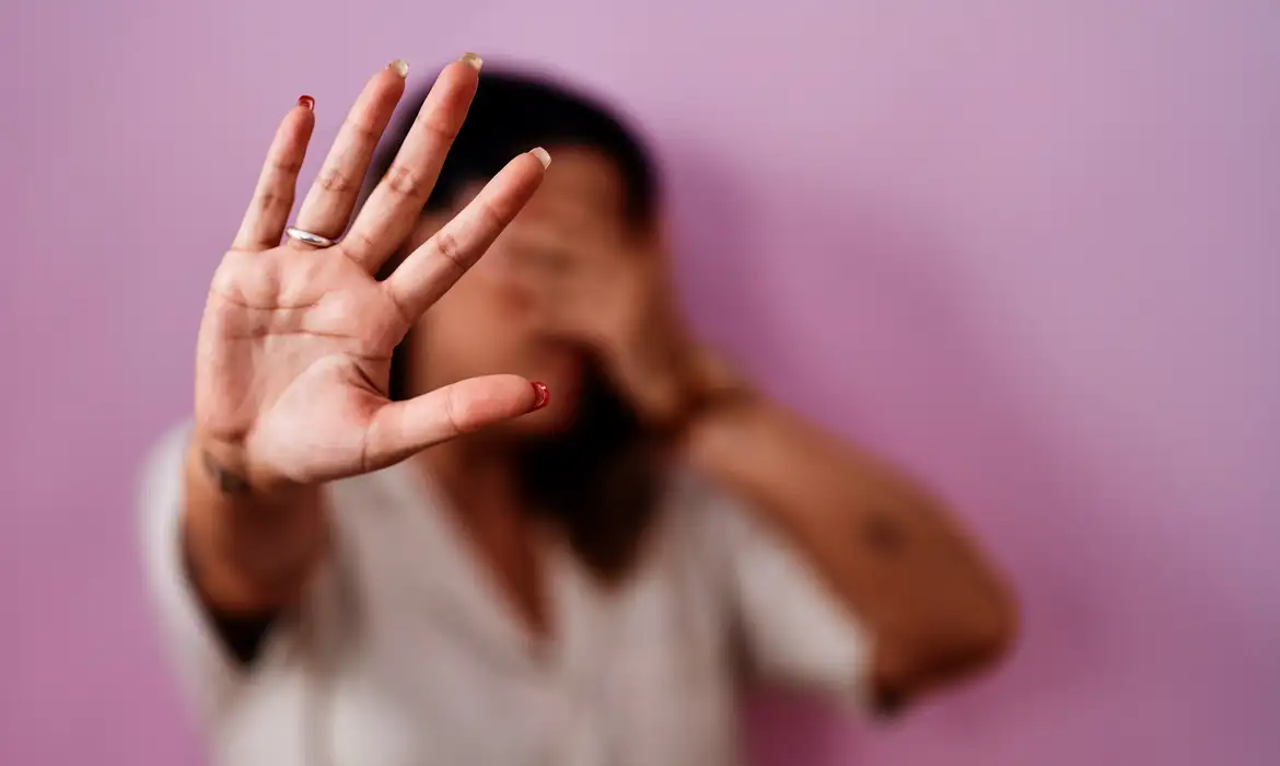 Lei Maria da Penha: 19 Anos de Avanço Legal, Mas Violência Contra Mulheres Persiste