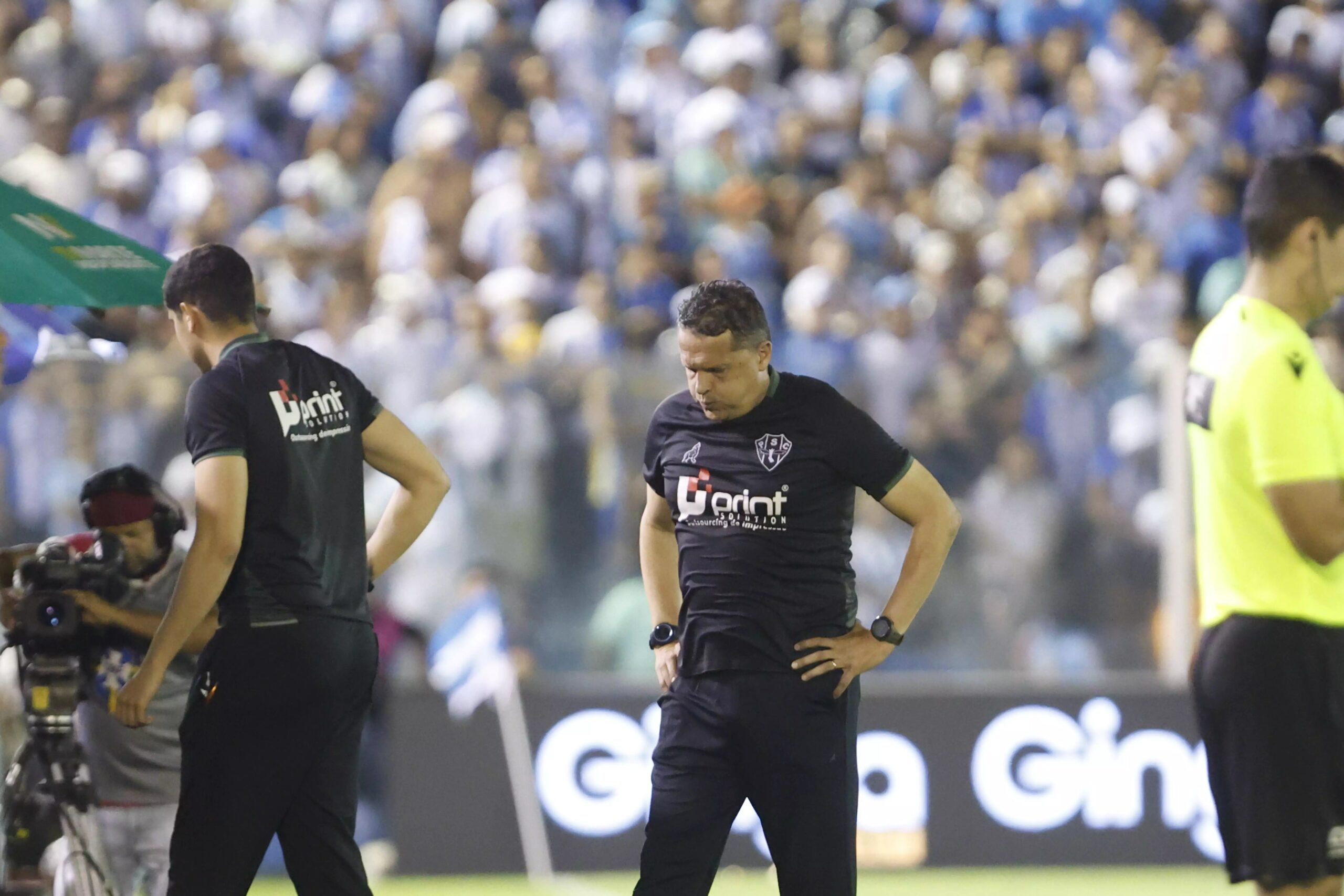 Paysandu Sofre Revés em Casa e Culpa Chuva por Derrota; Técnico Projeta Recuperação Contra a Chapecoense