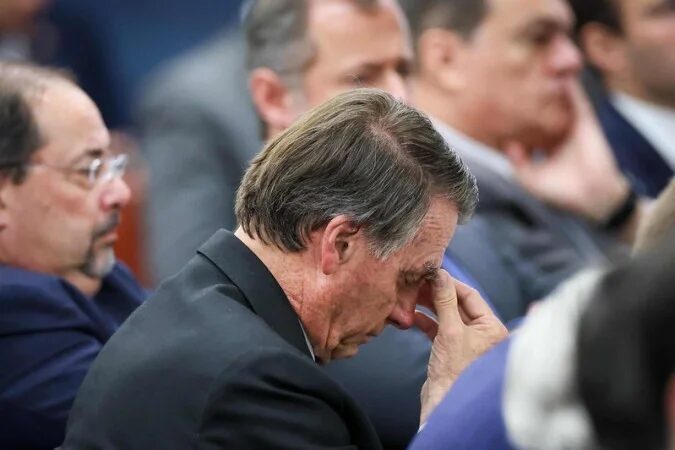 STF Julga Bolsonaro por Tentativa de Golpe: Um Marco na História Democrática Brasileira