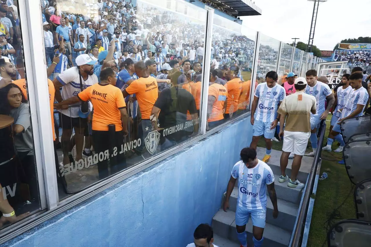 Curuzu em Chamas: Torcida do Paysandu Protesta Após Derrota e Vice-Lanterna na Série B