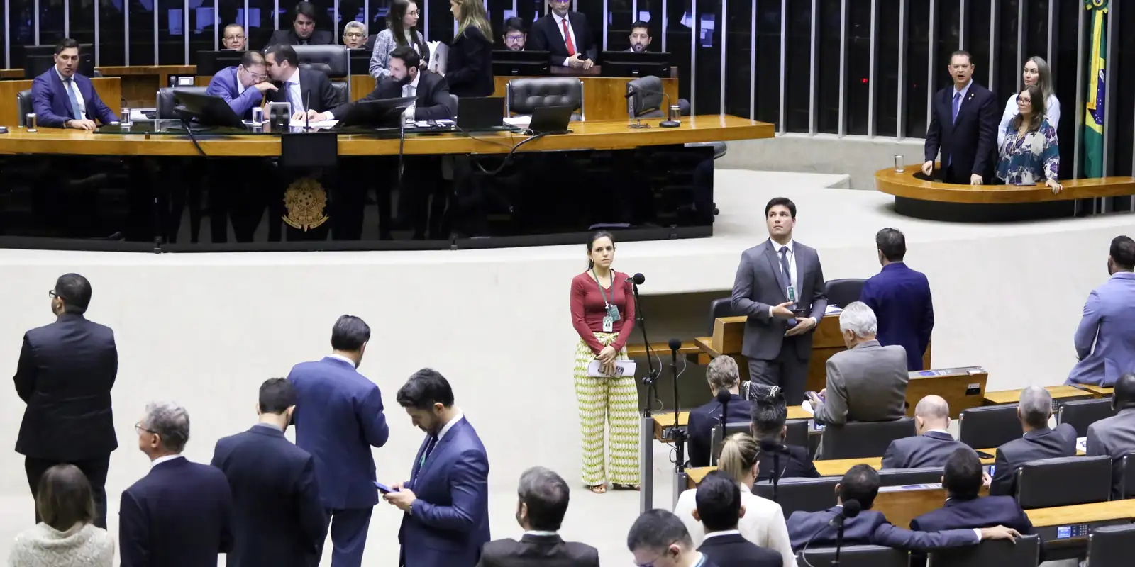 Câmara Recua: Anistia a 8/1 e Foro Privilegiado Travados Diante da Falta de Consenso