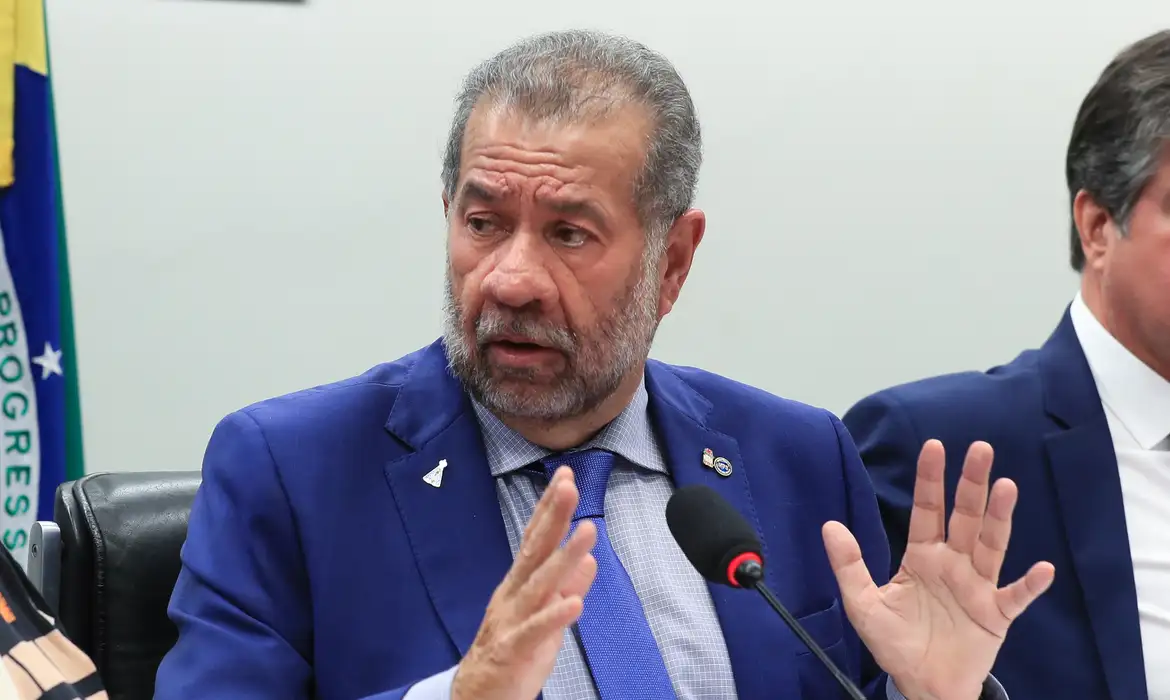 PGR arquiva denúncia contra Lupi e cúpula da Previdência; oposição promete acionar CPMI