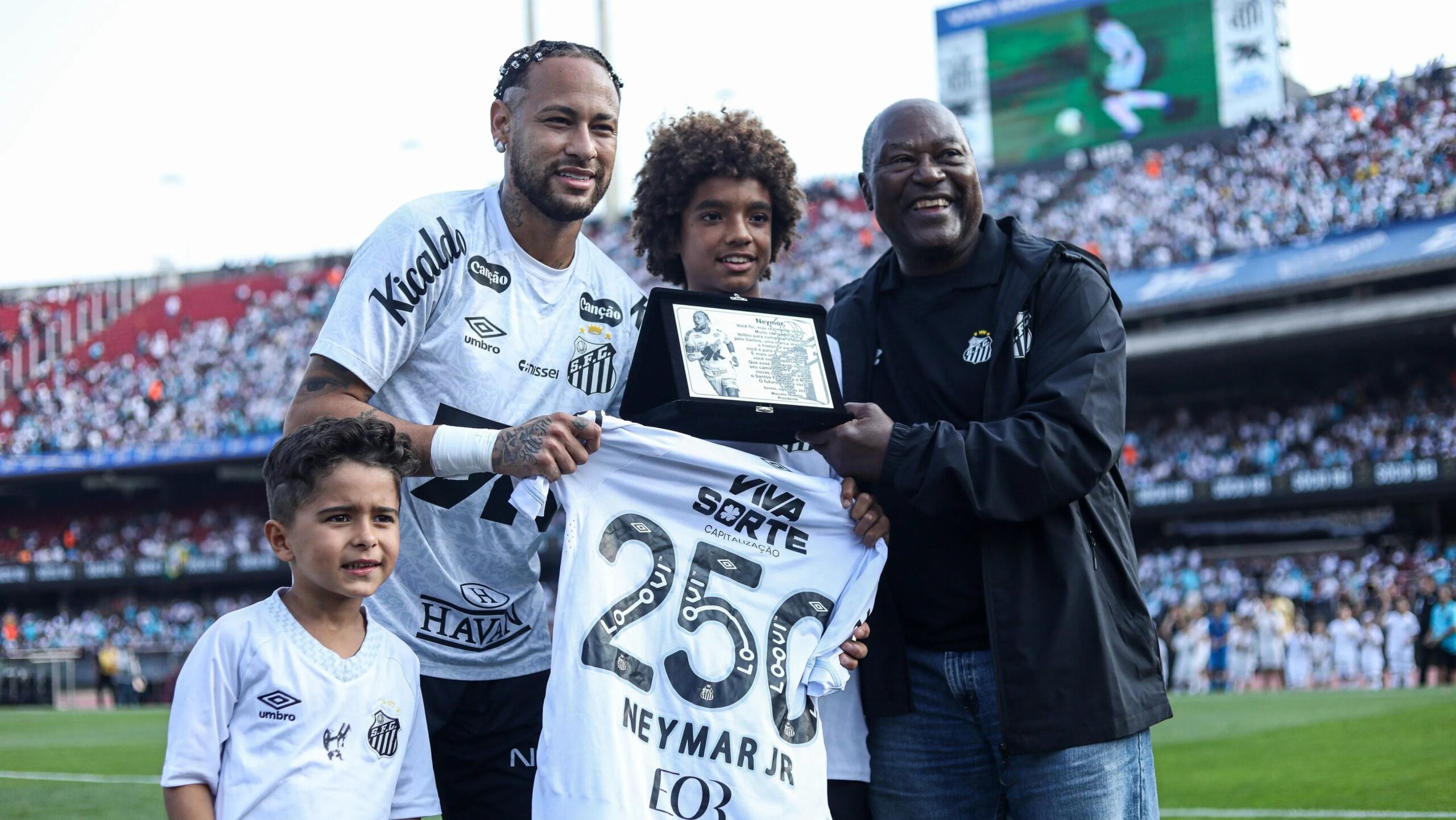 Rei da Vila Eterna: Neymar Celebrado por 250 Jogos Históricos no Santos