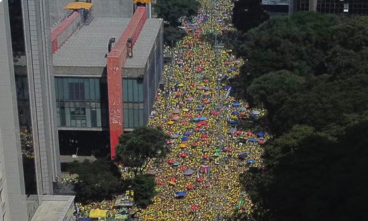 Protestos em Múltiplas Cidades Brasileiras Exigem Impeachment de Lula e Moraes