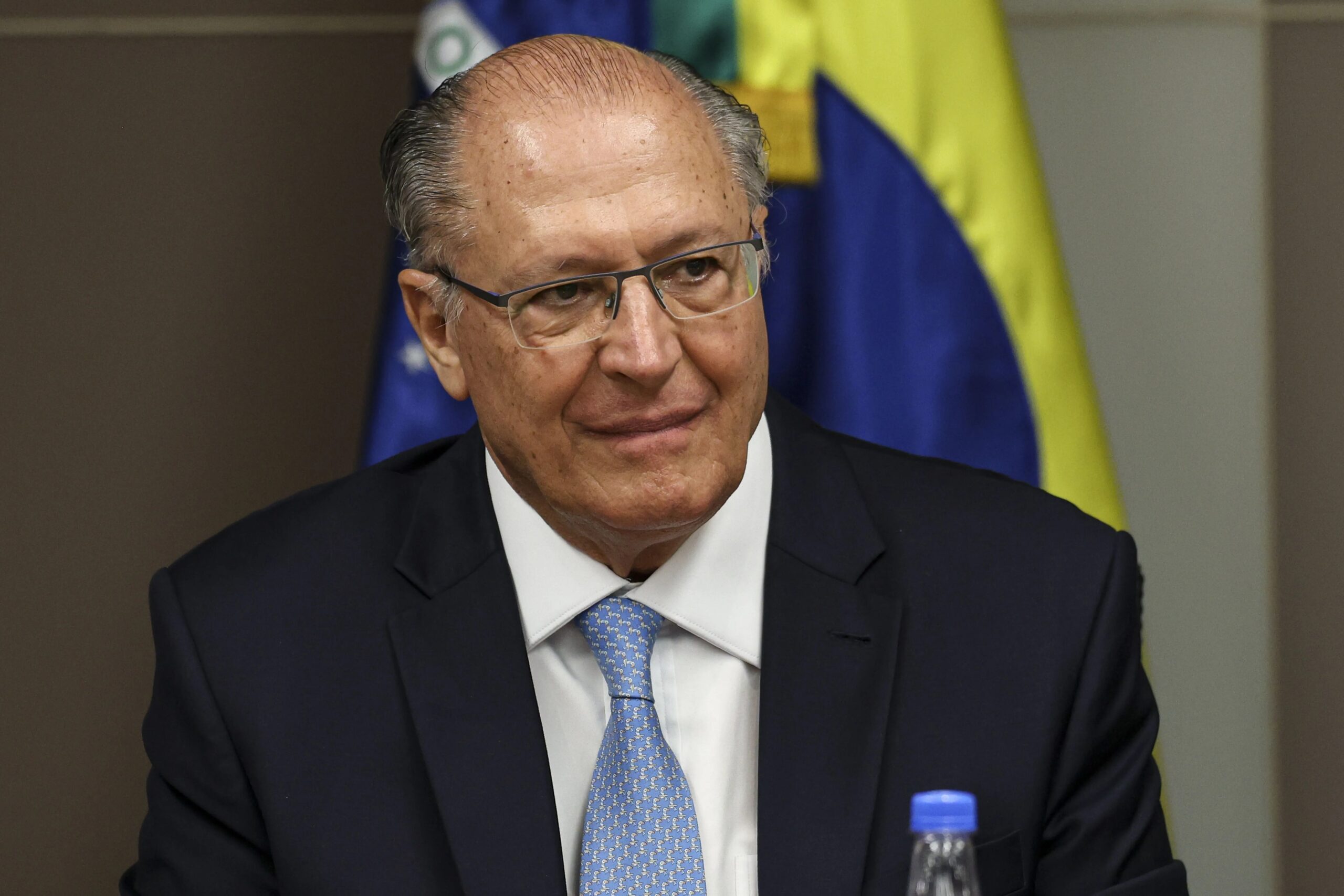 Alckmin e Encarregado de Negócios dos EUA se Reúnem em Meio a Tensão Tarifária