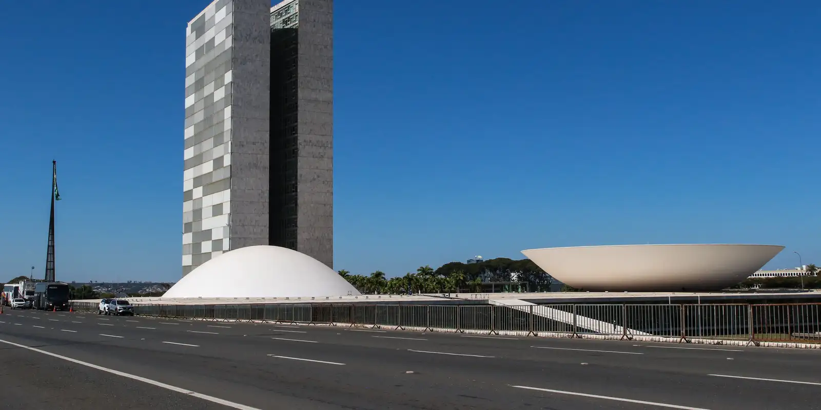 Congresso Retoma Atividades com Isenção do IR e Taxação de Apostas na Mira