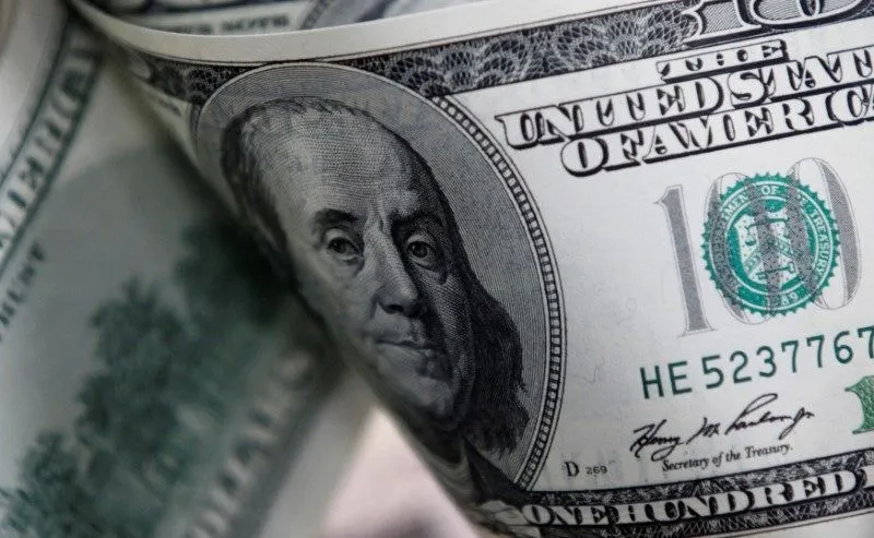 Dólar Busca Estabilidade em Meio a Tensões Comerciais Brasil-EUA