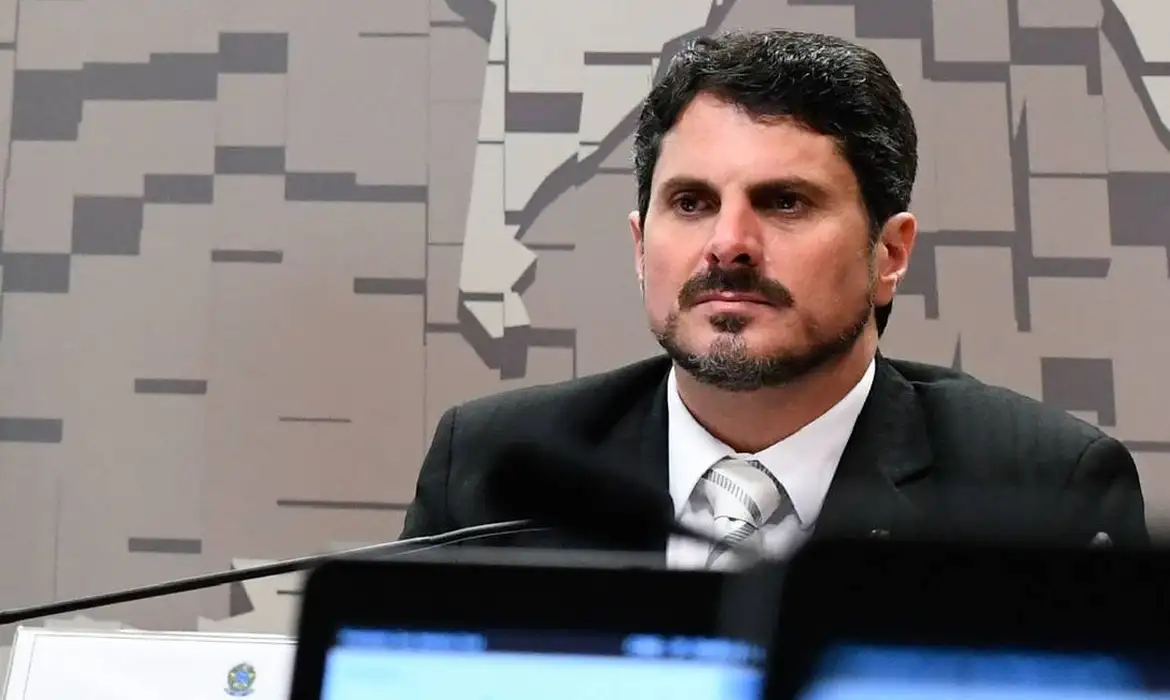 STF Determina Uso de Tornozeleira Eletrônica para o Senador Marcos do Val por Desrespeito às Decisões Judiciais