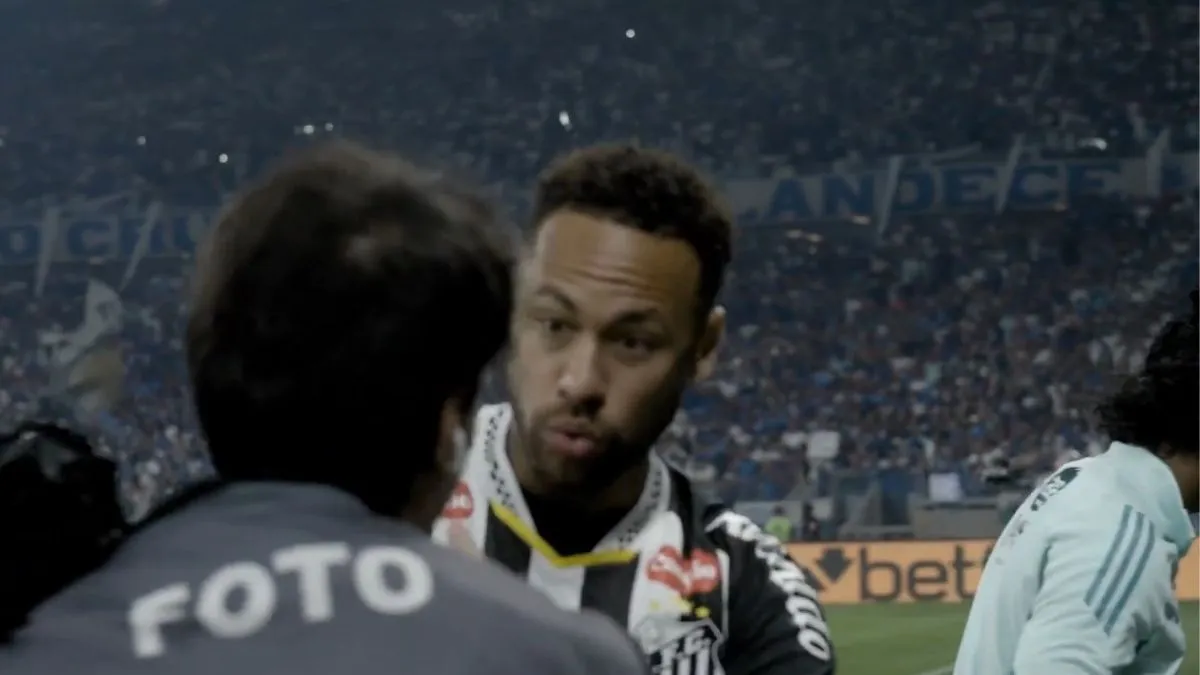 Fotógrafo é retirado de campo após incidente com Neymar no Mineirão; profissional relata ‘assédio moral’