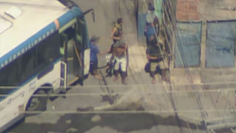 Operação na Zona Oeste do Rio causa tiroteio e paralisação