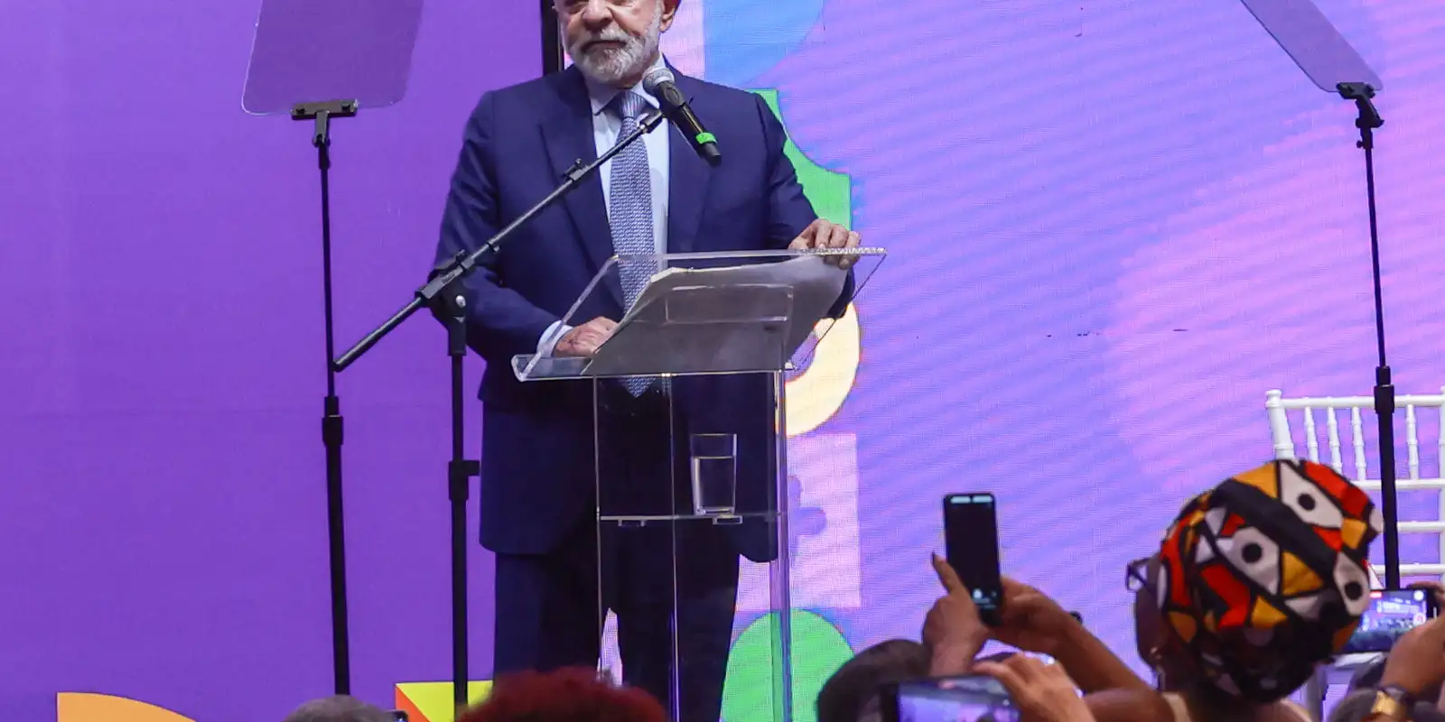 Lula sanciona lei que amplia licença-maternidade em casos de internação prolongada e abre conferência sobre direitos das mulheres