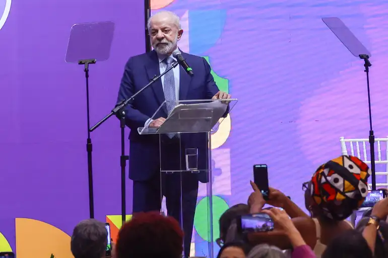 Avanço na Proteção Materno-Infantil: Lula Sanciona Lei que Estende Licença-Maternidade em Casos de Internação