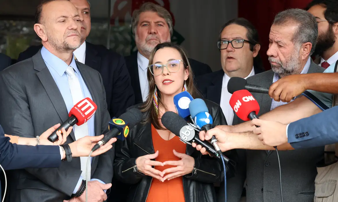 Governo Trump Cancela Visto da Presidente do PSOL Após Participação em Congresso Socialista nos EUA