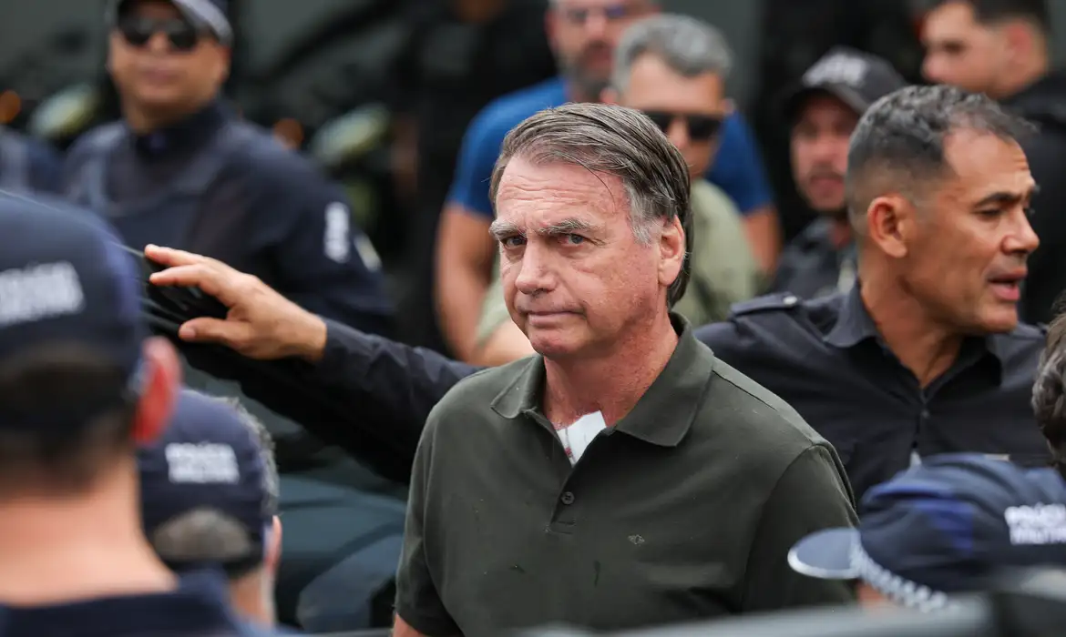 Carlos Bolsonaro Detona Operação da PF em Ida de Jair ao Hospital: ‘Humilhação’