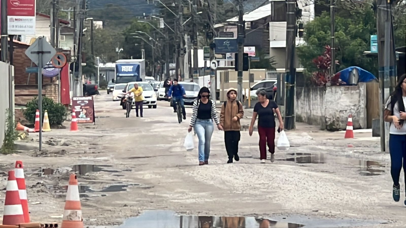 Moradores de Biguaçu Sofrem com Atraso em Obra da CASAN na Rua 7 de Setembro