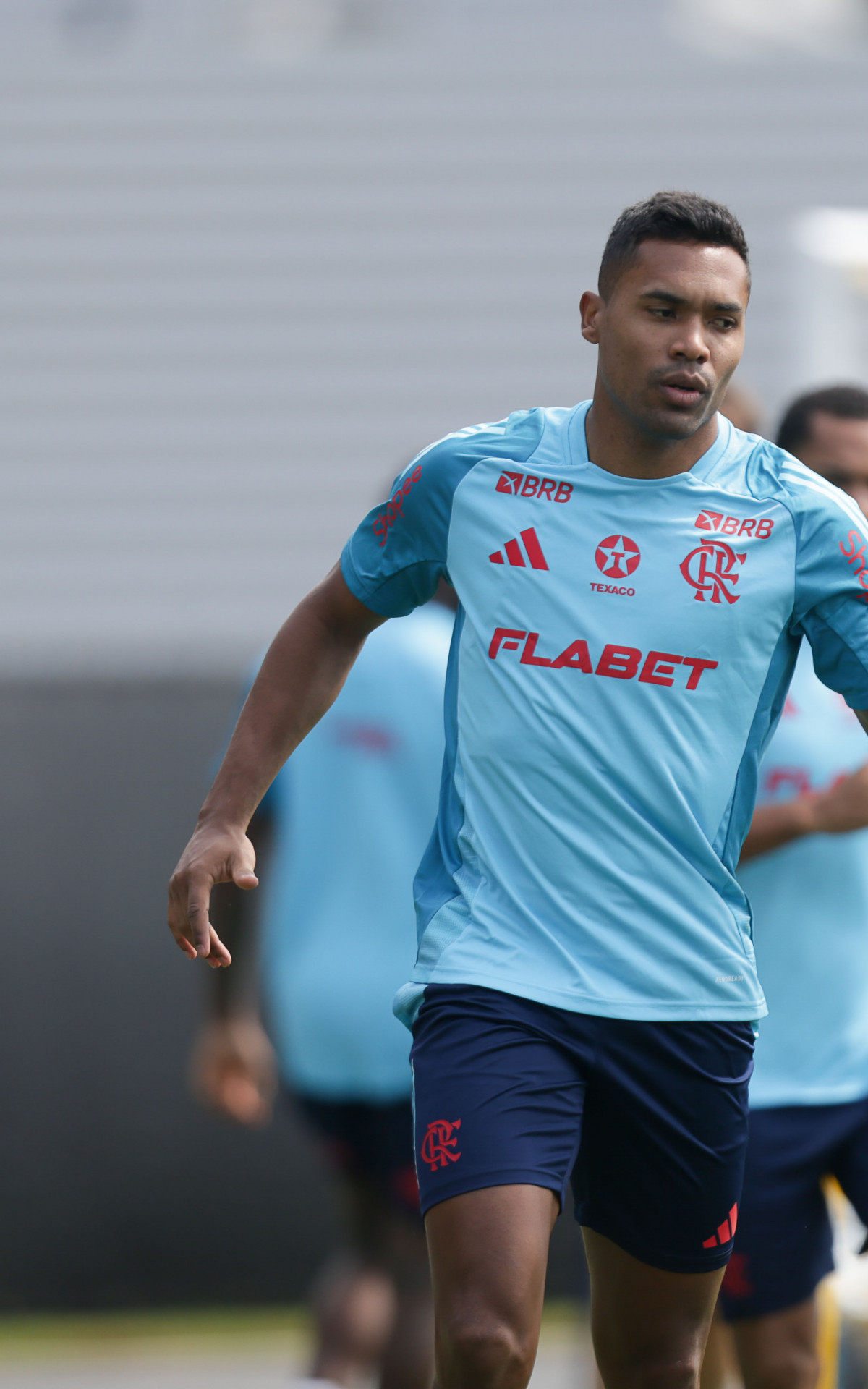 Flamengo x Vasco: Alex Sandro reforça a defesa, enquanto Saúl vira preocupação no meio-campo