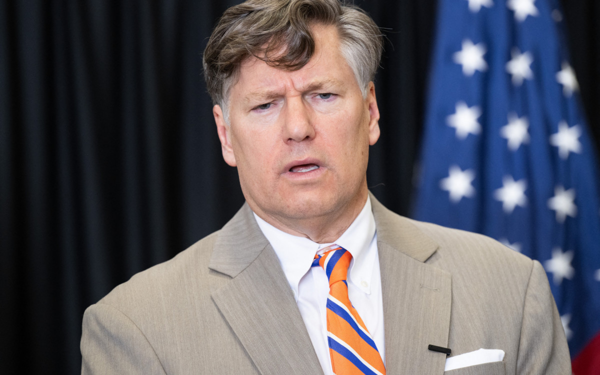 Ex-Secretário de Estado dos EUA Questiona Condenação de Bolsonaro: ‘Farsa Política’