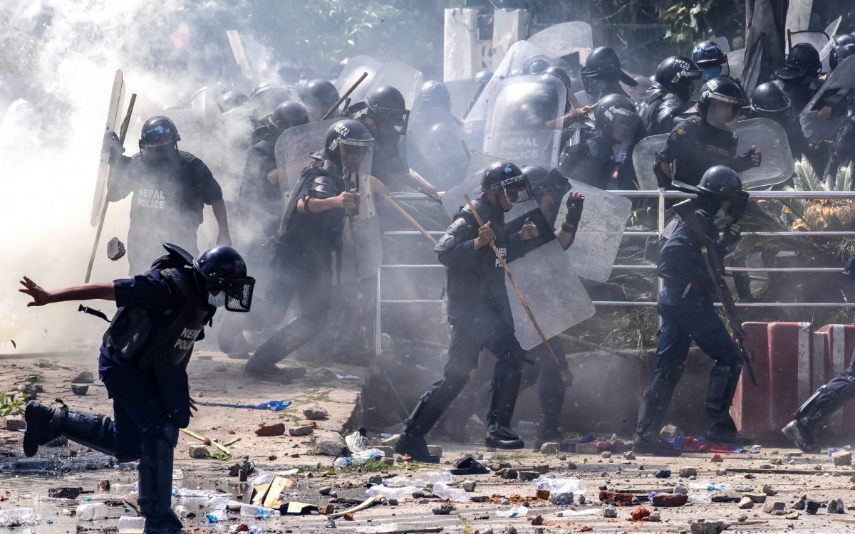Violentos protestos contra bloqueio de redes sociais no Nepal deixam dezenas de mortos e feridos