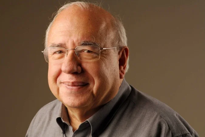 Brasil se Despede de Luiz Fernando Veríssimo: Mestre da Crônica e da Ironia