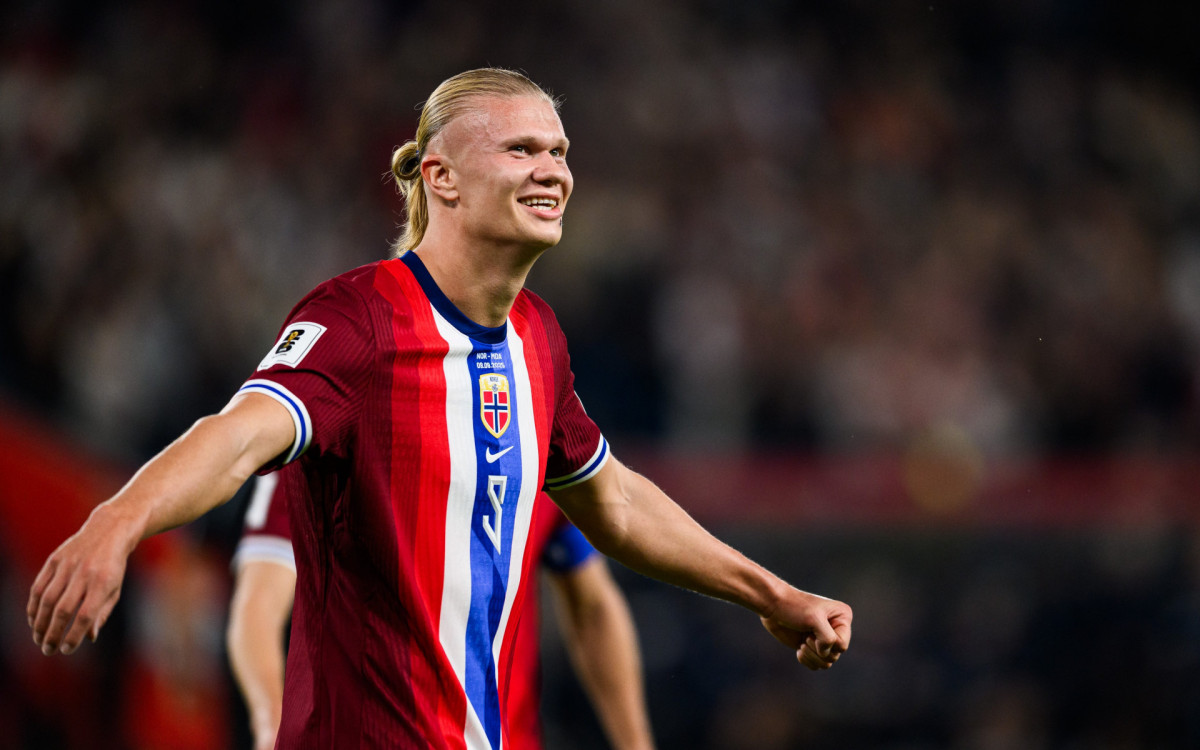 Humildade em campo: Haaland se desculpa com goleiro após massacre da Noruega