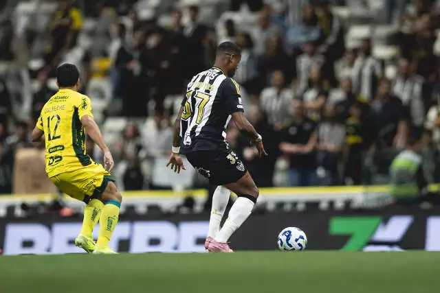 Respiro Alvinegro: Gol Relâmpago de Vitor Hugo Afasta o Atlético-MG da Zona de Rebaixamento