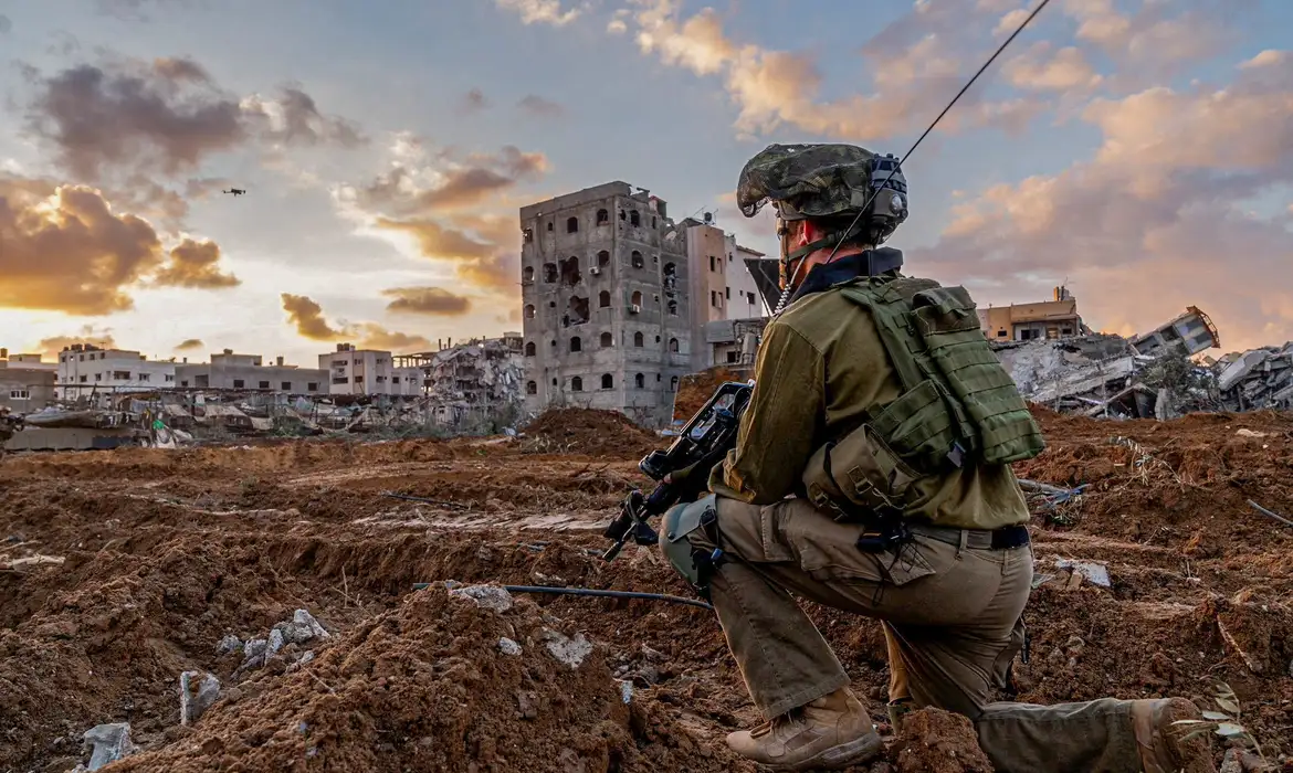 Israel Intensifica Operações em Gaza com Destruição de Edifício Estratégico