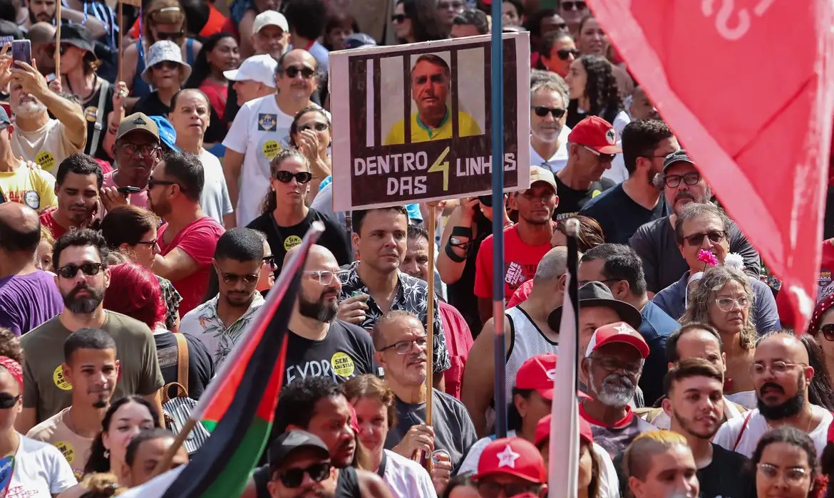Onda de Protestos Nacionais Contesta PEC da Blindagem e Anistia