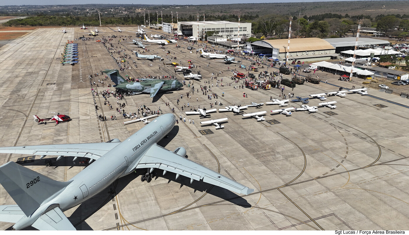 Portões abertos da FAB: exposição de aeronaves em Brasília