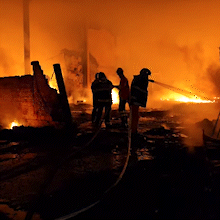 Incêndio Devasta Barracões de Reciclagem em Naviraí e Força Evacuação de Moradores