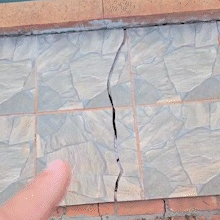 Obra causa pânico e rachaduras: Morador busca indenização de R$ 30 mil por danos em residência