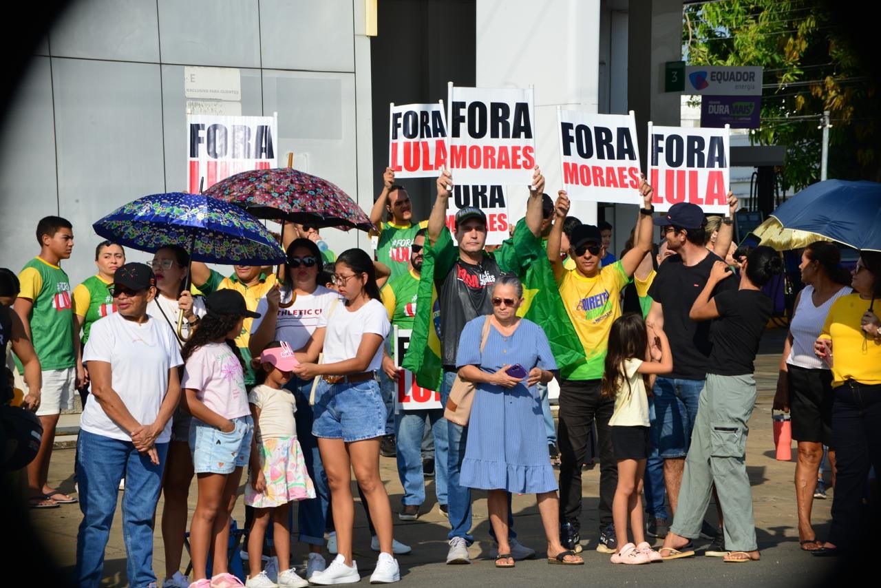 Manifestantes protestam contra Lula e Moraes em desfile de 7 de Setembro em Boa Vista