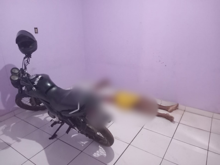 Homem de 33 anos é encontrado morto com faca em residência de Araguaína