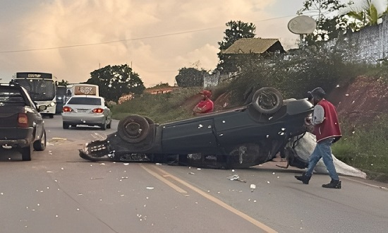 Urgente: Motorista Preso às Ferragens Após Capotamento em São Cristóvão