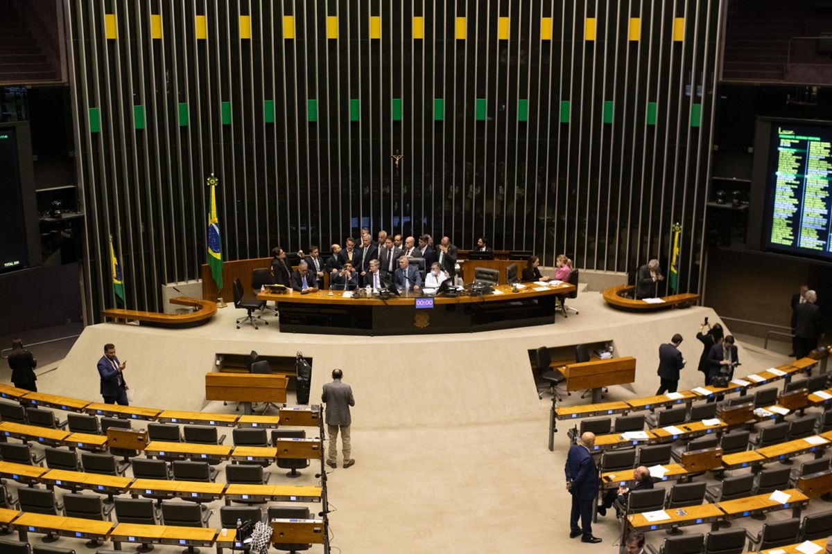Câmara aprova urgência para vale-alimentação de entregadores