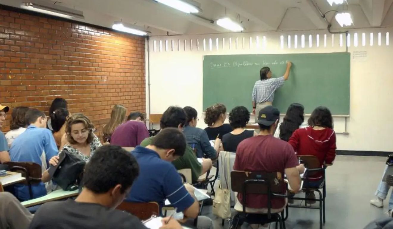 Diploma Superior no Brasil Pode Dobrar Salário, Mas Evasão Preocupa, Aponta OCDE