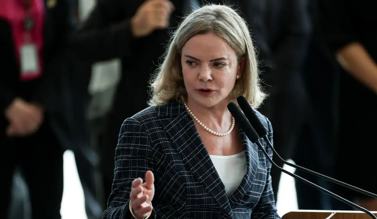 Gleisi Hoffmann Repudia Ameaça Velada dos EUA de Intervenção Militar no Brasil