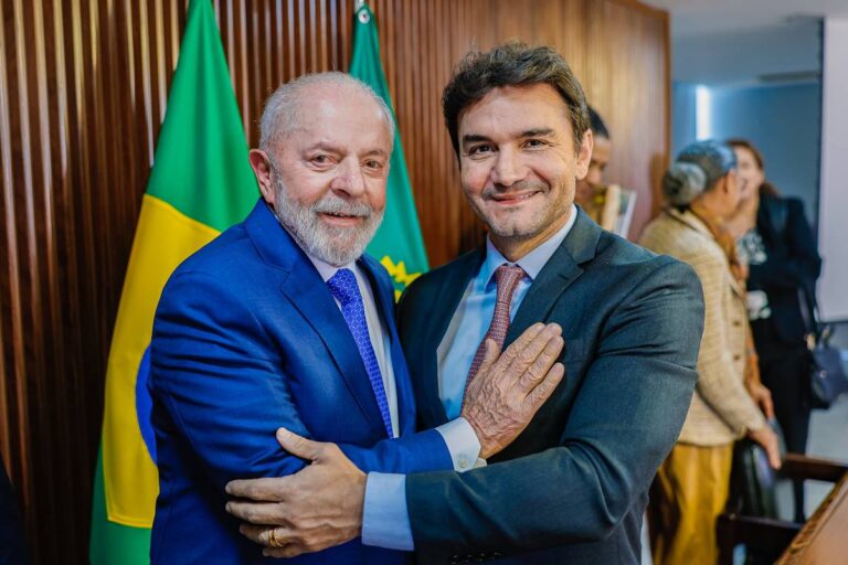Ministro do Turismo leva família para 7 de Setembro com Lula