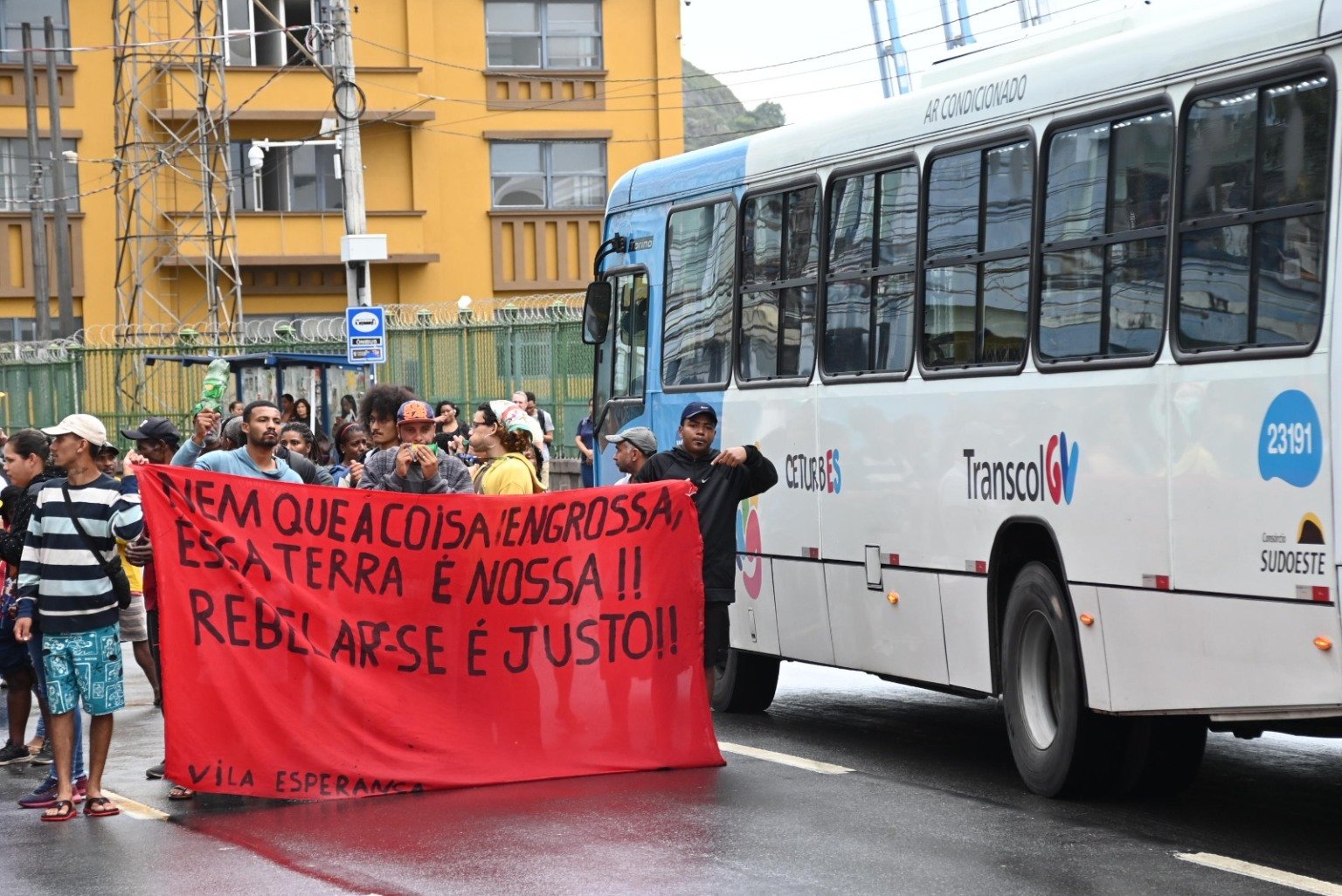 Protesto no Centro de Vitória: Famílias da Ocupação Vila Esperança Reivindicam Moradia Após Decisão Judicial
