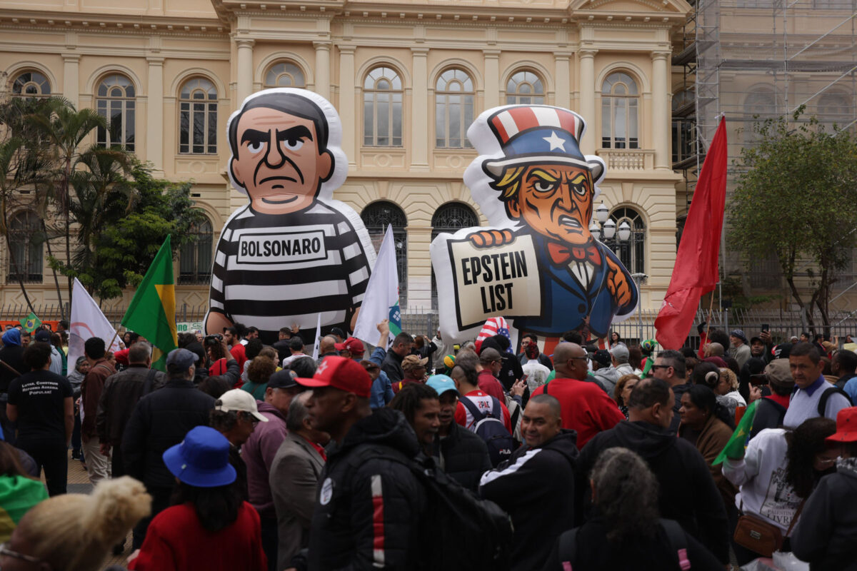 Manifestantes de esquerda criticam Bolsonaro e Trump em ato no centro de SP