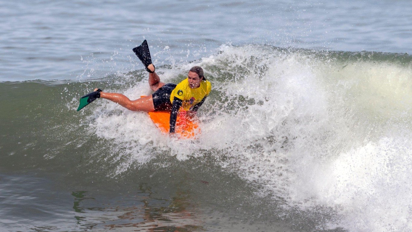 Neymara Carvalho Brilha em Portugal e Chega ao Brasil para Decisão do Mundial de Bodyboarding