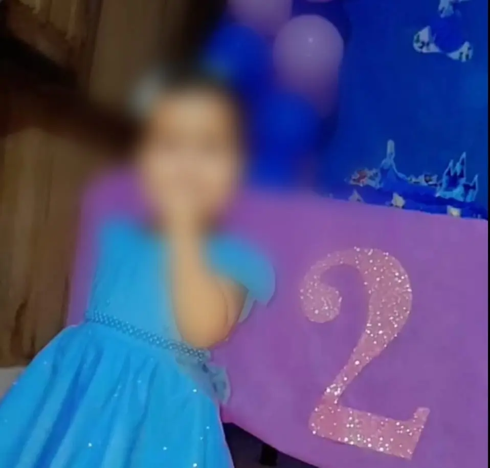 Bebê Sobrevive a Ataque a Tiros e Luta pela Vida na UTI Após Cirurgia Delicada