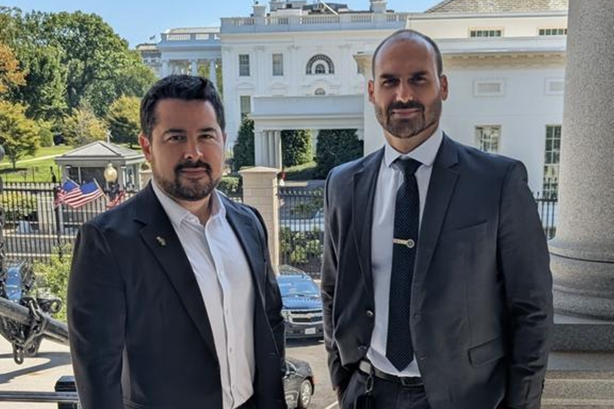 Eduardo Bolsonaro e Paulo Figueiredo adiam viagem à Europa