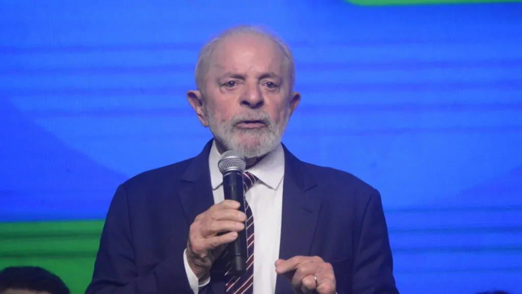 Lula Ataca Bolsonaro: Pedido de Anistia Antes do Julgamento é Confissão de Culpa, Diz Presidente