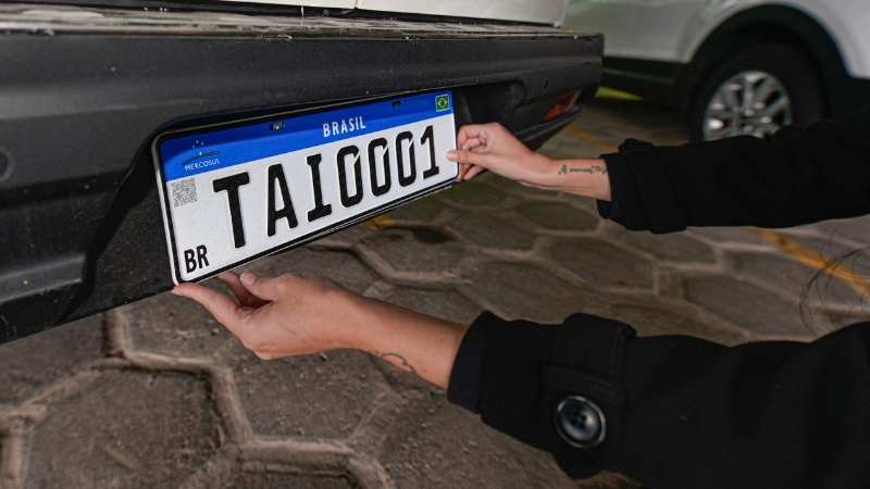 Redução do IPVA dispara emplacamentos no Paraná: alta chega a 104% em cidades