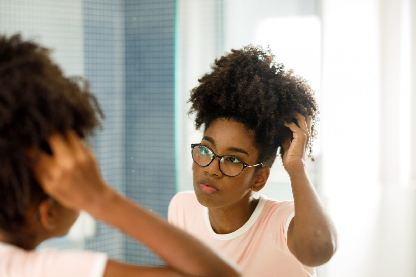 O Paradoxo Familiar: Por Que Rejeitar Seus Pais Pode Te Transformar Neles?