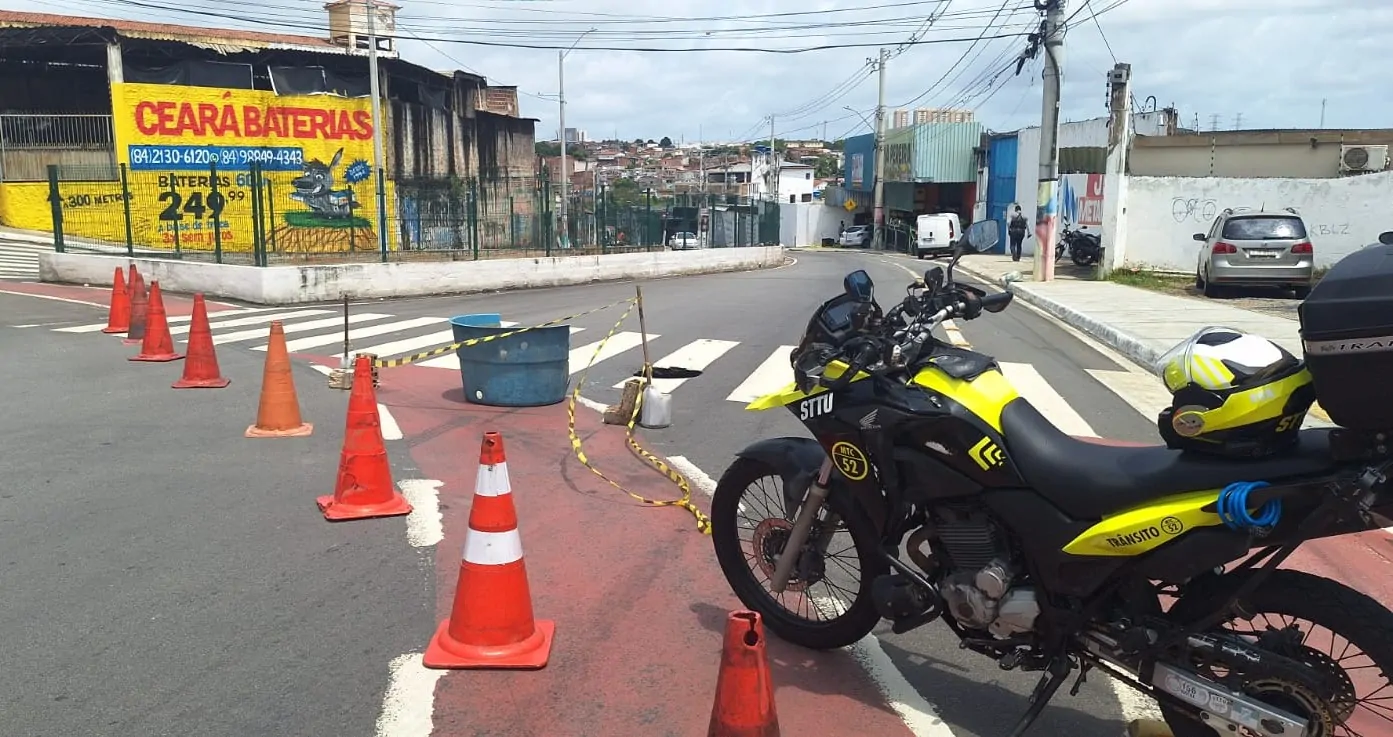 Cratera Interdita Viaduto da Urbana e Bloqueia Acesso ao KM 6 em Natal