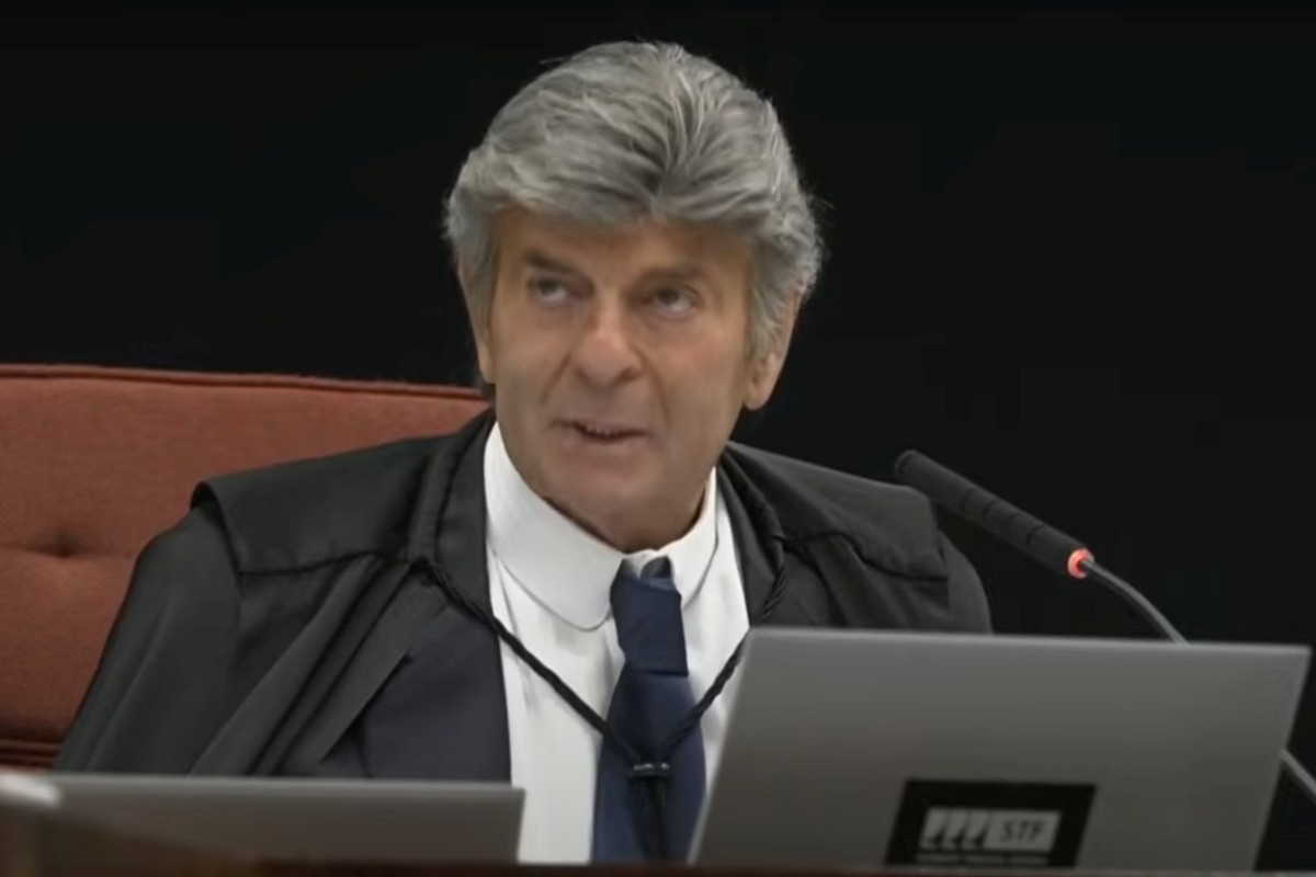 Luiz Fux compara julgamento de Bolsonaro a perseguições do passado