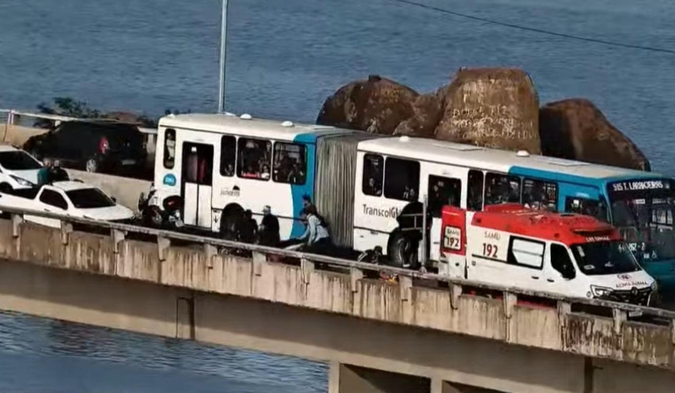 Trânsito Caótico: Acidente na Segunda Ponte Causa Longas Filas e Deixa Feridos