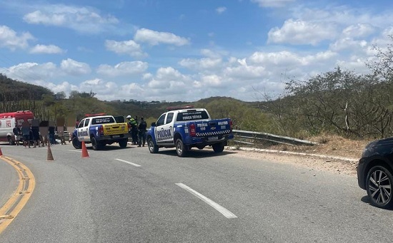Tragédia na SE-230: Motorista morre após carro despencar em ribanceira em Canindé de São Francisco